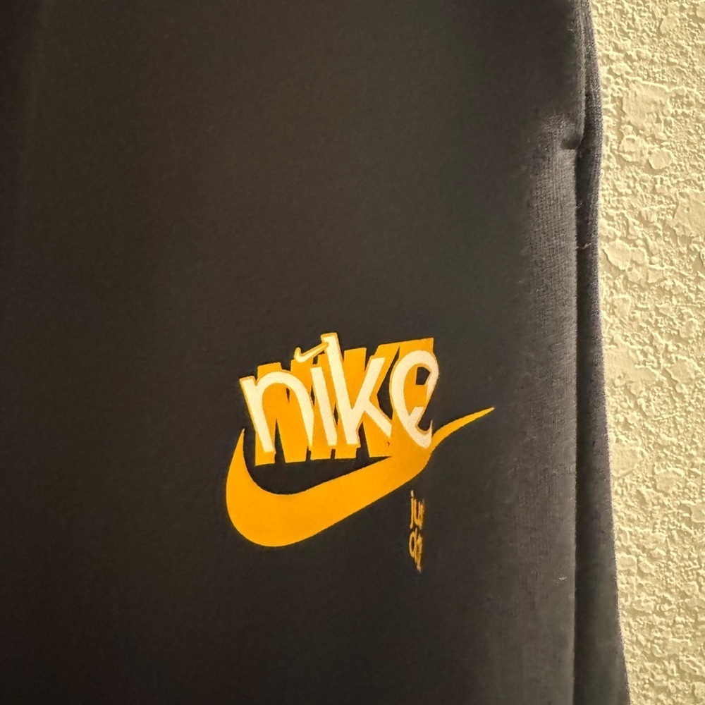 NWT Nike Sportswear Club Fleece
Women's Wide Leg Mid Rise Sz L in black - Picture 7 of 12